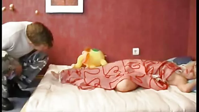 Exame os melhores filmes pornos íntimo da vagina dela