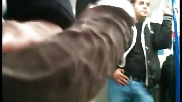 e a Lucy remou para brincar na casa de banho. os melhores video porno do mundo