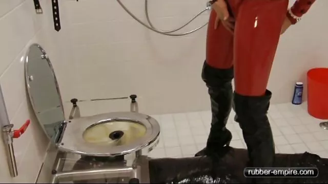 Tens uma vista lateral de perto quando lhe chupas os melhores filmes de sexo pornô e passas a ferro a pila
