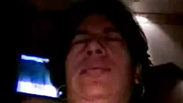 A morena seduz os telespectadores filme de pornô os melhores brincando com a rata quente.