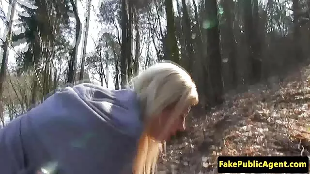 A rapariga bonita fica os melhores videos de porno do mundo feliz por ter a pila do ex-namorado em todos os buracos.