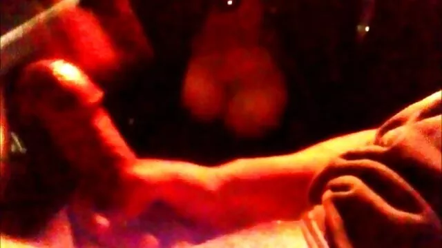 A Boazona os melhores filmes pornô anal loira Taylor espalha a sua rata cor-de-rosa