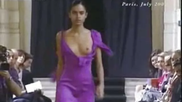 O malandro despe-se no cam para os melhores filmes pornô nacional se masturbar e vir-se sozinho.