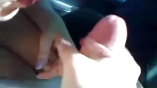 Uma jovem Boazona a meter o dedo na rata na os melhores videos porno gratis cama