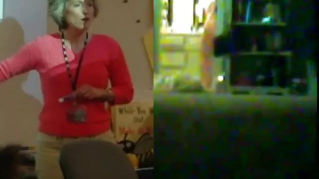 A mulher morena adora assistir os melhores videos porno fazer poses diferentes.